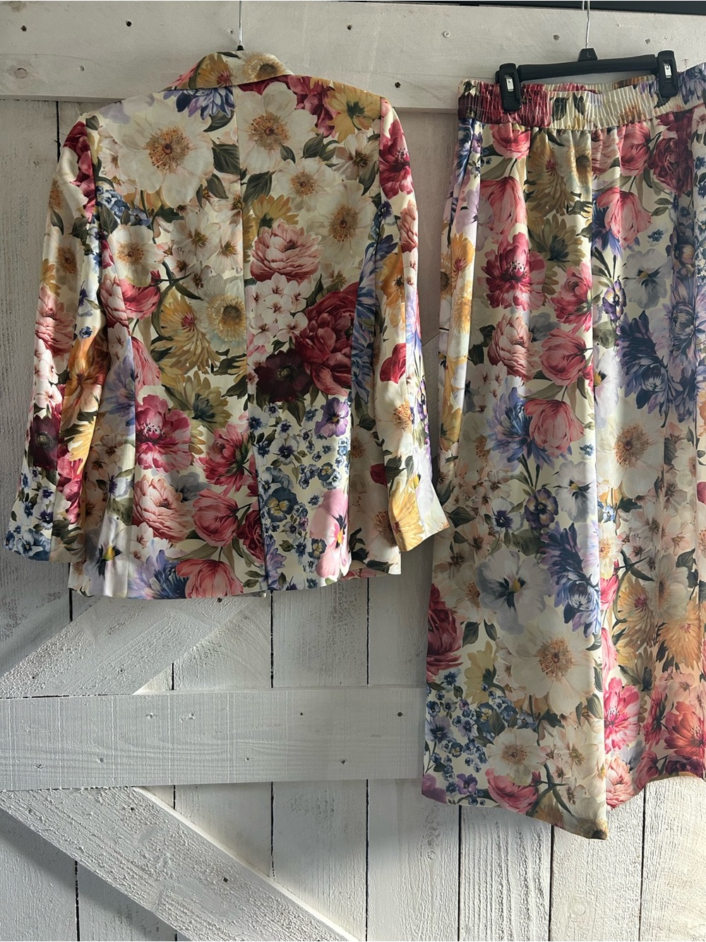 Floral Cream suit Cream Floral - Picture 2 of 7